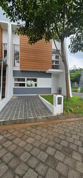 RUMAH UNGARAN ELEGAN MODERN DENGAN SUASANA PEGUNUNGAN