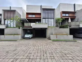 Di jual rumah sangat murah. Lokasi cluster di bintaro