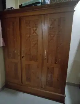 Lemari second kayu jati