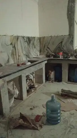 Tukang pasang keramik