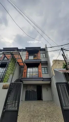 Rumah Baru Industrial Design 3 Lantai Di Cilandak