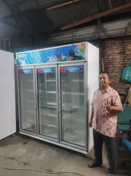 Showcase display cooler 3 pintu merk Sanden Intercool Original