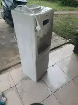 Jual dispenser sanken galon atas type HWD-760