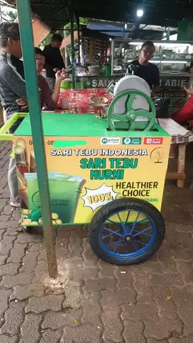 [NEGO] Gerobak Es Tebu Mesin Listrik Carlton Roda Siap Jual Minuman