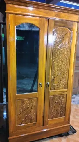Lemari dua pintu jati