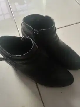 Sepatu Boots Wanita