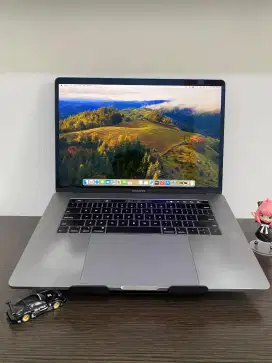 MacBook Pro 2018 15 inch Ram 16GB SSD 500GB Core i7 Dual VGA