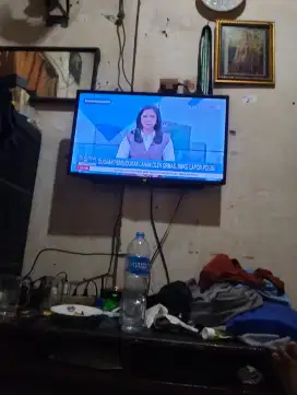 Jual cepat tv 32 inc merk Sharp normal semua