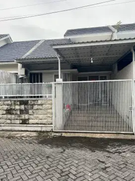 Dijual rumah golden berry regency menganti gresik