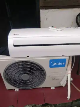 D jual ac midea 1/2 pk 10 bln ,sama pasang