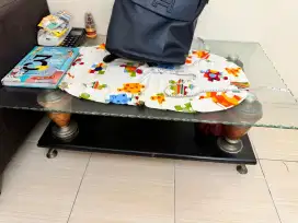 Meja tamu dan buffet kecil