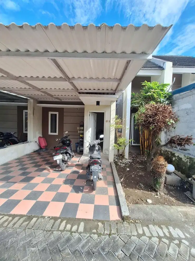 DISEWAKAN / DIKONTRAKKAN RUMAH LINGKUNGAN BAGUS DAN SIAP HUNI