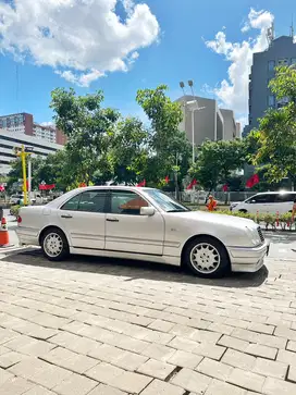 Mercedes-Benz E230 1996 Bensin