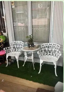 JUAL KURSI TERAS SESET KURSI 2 DAN MEJA SATU SANGAT TERAWAT ,( NEGO )