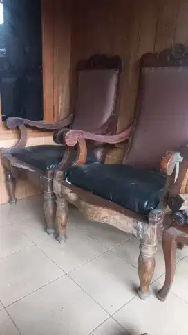 Front chair.Madiun  jati 100 thn Harga 2 bh 1.5 jt