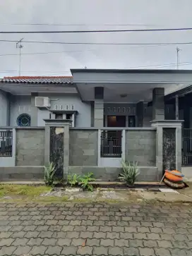 DIKONTRAKKAN RUMAH DI PERUMAHAN BINAGRIYA