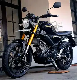 YAMAHA XSR 2023 BLACK GOLD