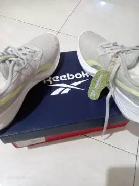 Sepatu REEBOK original 100% unisex