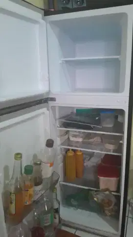 Kulkas 2 pintu merk changhong