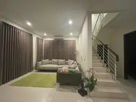 Rumah Bagus View Danau di Kota Baru Parahyangan, Tatar Larang Tapa