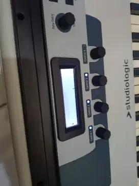 Organ keyboard studiologic acuna 88 + hardcase