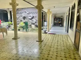 Rumah enam kamar tidur dan empat kamar mandi