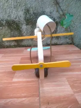 Lampu pesawat kayu