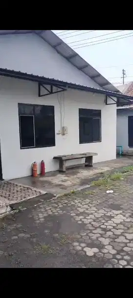 Gudang Ngelom sepanjang Mastrip taman Karangpilang siap huni