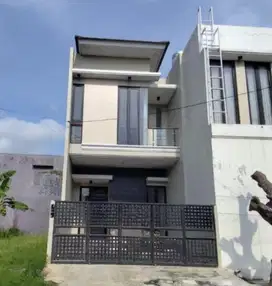 Jual Rumah Pondok Tjandra 2 Lantai  Row 2,5 Mobil