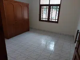 Disewakan Rumah Bagus Cilandak dekat MRT TB Simatupang Jalan 2 mobil