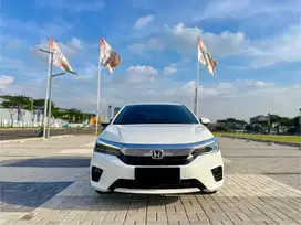 (KM 16 RIBU) Honda City Sedan E CVT Putih 2022 ANTIK! CBU Unit!