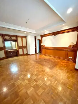 Penthouse Apartemen Simprug Teras 830m LOFT, parkir 4 mobil, MURAH
