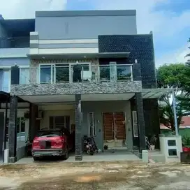 Dijual cepat rumah Hook 2.5 lantai di Lucky Hills