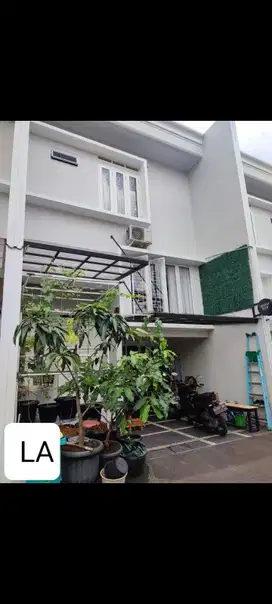 Dijual Rumah 2,5 Lantai Dalam Cluster di Jagakarsa Jakarta Selatan
