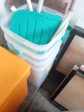 Tempat minuman es 30 liter tutup dan sendok