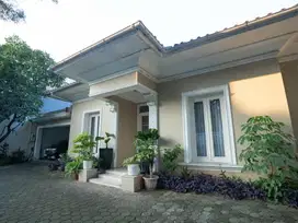 RUMAH ELEGANT FULL FURNISHED 1 LANTAI DI  KEMANG DALAM
