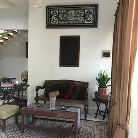 Dijual Cepat Rumah Bagus Luas 1 1/2 Lantai SHM di Bintaro