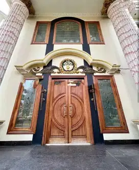 rumah mewah 3 lantai  area tenang