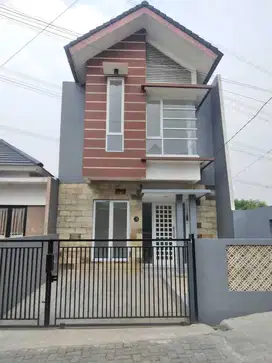 Dijual Rumah 2 lantai Cluster Terraria Serua Indah Ciputat