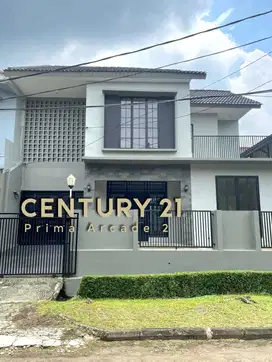 Rumah di Bintaro Sektor 5, 2 Lantai dan memiliki 4 Kamar Tidur