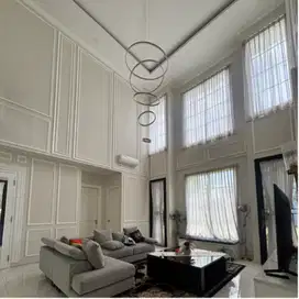 Rumah Mewah American Klasik dengan Swimming Pool