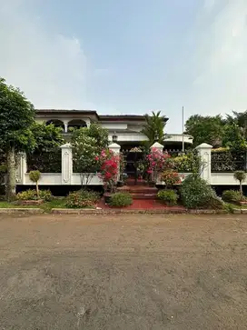 HOT SALE Rumah 2 Lt, Hoek Semi Furnished, SHM Limo Cinere CL 368