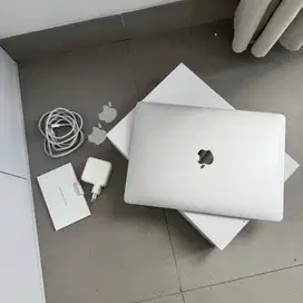 FOR SALE MACBOOK AIR M1 LIKE NEW