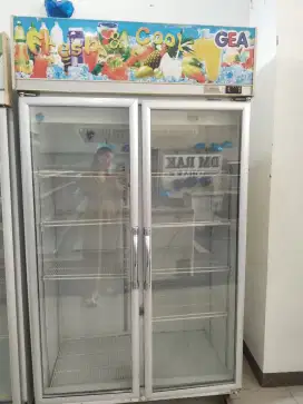Showcase 2 pintu
