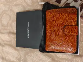 Dompet kulit sapi motif batik