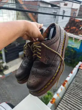 Dr martens 3898 brogue not nike nb
