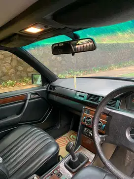 Mercedes-Benz E230 1991 Bensin