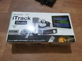 Focusrite iTrack Studio pack lightning record rekaman audio interface
