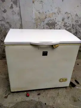 Freezer box sharp 200 liter
