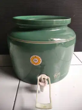 Guci keramik galon air mineral mulus